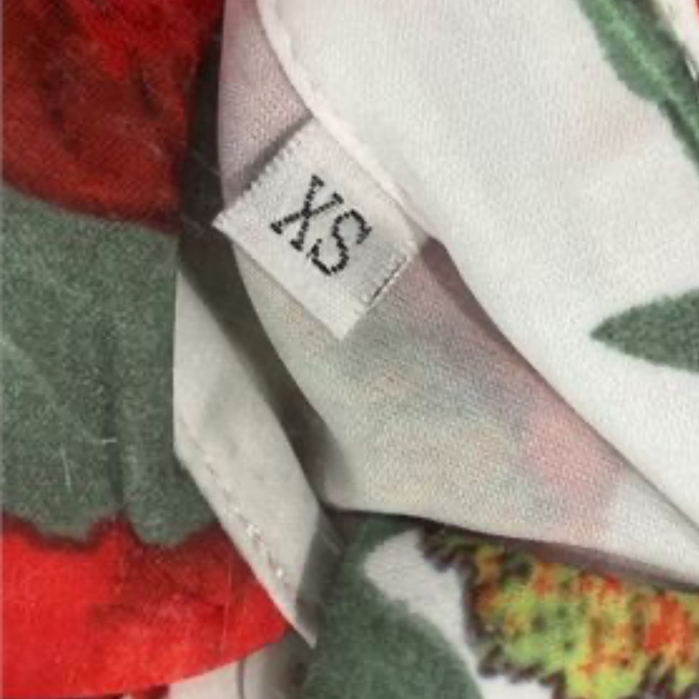Floral Red and White Women's Top size XS NEW - Picture 5 of 8